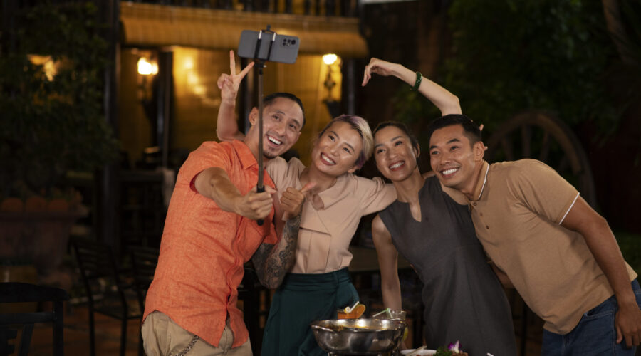 How Solo Hangouts Help You Meet New People and Make Real Connections